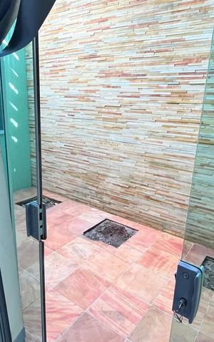 Casa para alugar com 215m², 4 quartos e 6 vagas Casa para alugar com 215m², 4 quartos e 6 vagasVaranda