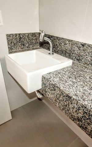 Apartamento à venda com 146m², 2 quartos e 2 vagasbanheiro 1