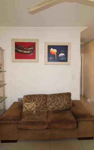 Casa à venda com 118m², 2 quartos e 3 vagasSala