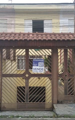 Casa à venda com 118m², 2 quartos e 3 vagas Casa à venda com 118m², 2 quartos e 3 vagasFachada