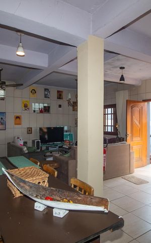 Casa à venda com 109m², 5 quartos e 2 vagas Casa à venda com 109m², 5 quartos e 2 vagasSala