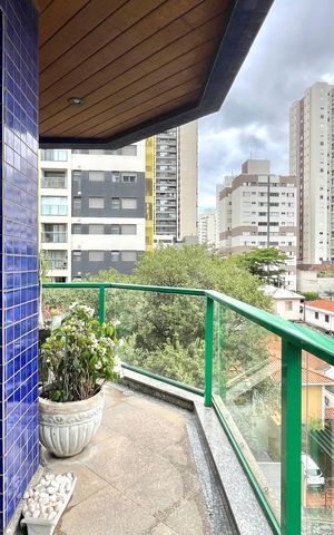 Apartamento à venda com 156m², 4 quartos e 3 vagas Apartamento à venda com 156m², 4 quartos e 3 vagasVaranda