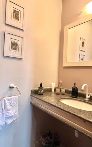 Apartamento à venda com 156m², 4 quartos e 3 vagas Apartamento à venda com 156m², 4 quartos e 3 vagasLavabo