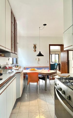Apartamento à venda com 156m², 4 quartos e 3 vagas Apartamento à venda com 156m², 4 quartos e 3 vagasCozinha