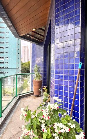 Apartamento à venda com 156m², 4 quartos e 3 vagas Apartamento à venda com 156m², 4 quartos e 3 vagasVaranda