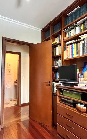 Apartamento à venda com 156m², 4 quartos e 3 vagas Apartamento à venda com 156m², 4 quartos e 3 vagasQuarto 4