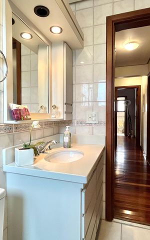 Apartamento à venda com 156m², 4 quartos e 3 vagas Apartamento à venda com 156m², 4 quartos e 3 vagasBanheiro Corredor