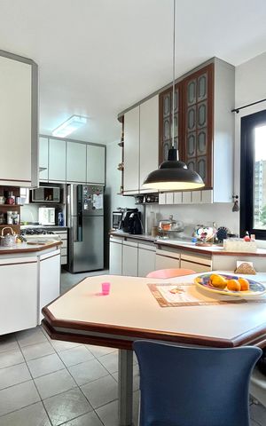 Apartamento à venda com 156m², 4 quartos e 3 vagas Apartamento à venda com 156m², 4 quartos e 3 vagasCozinha