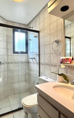 Apartamento à venda com 156m², 4 quartos e 3 vagas Apartamento à venda com 156m², 4 quartos e 3 vagasBanheiro Corredor