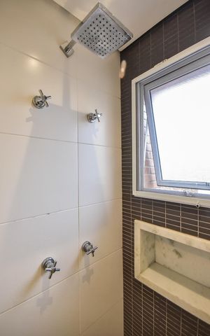 Apartamento à venda com 104m², 2 quartos e 2 vagasChuveiro do Banheiro