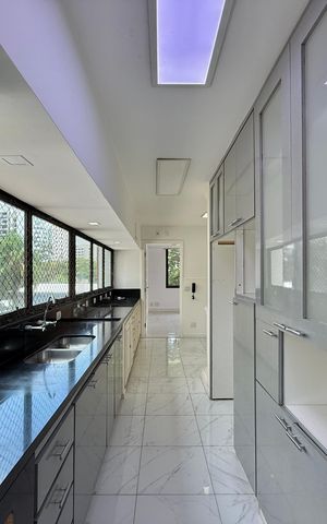 Apartamento à venda com 183m², 3 quartos e 3 vagas Apartamento à venda com 183m², 3 quartos e 3 vagasCozinha