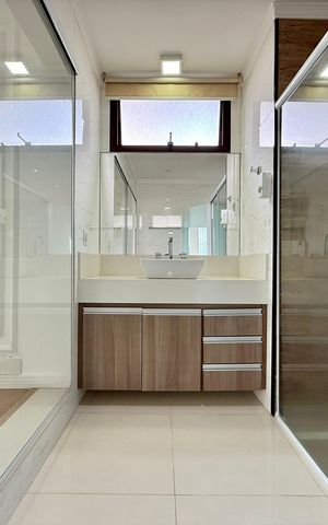 Apartamento à venda com 183m², 3 quartos e 3 vagas Apartamento à venda com 183m², 3 quartos e 3 vagasBanheiro Suíte 1