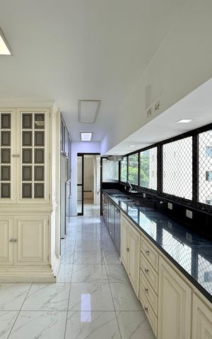 Apartamento à venda com 183m², 3 quartos e 3 vagas Apartamento à venda com 183m², 3 quartos e 3 vagasCozinha