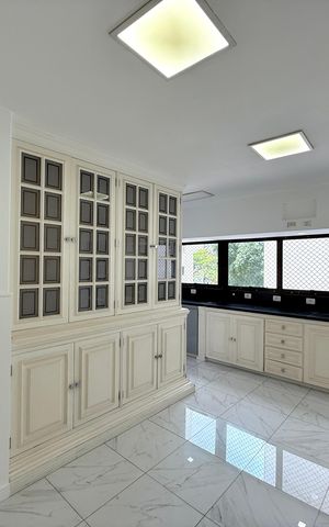 Apartamento à venda com 183m², 3 quartos e 3 vagas Apartamento à venda com 183m², 3 quartos e 3 vagasCozinha