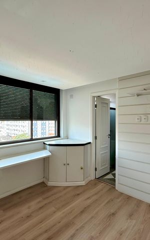 Apartamento à venda com 183m², 3 quartos e 3 vagas Apartamento à venda com 183m², 3 quartos e 3 vagasSuíte 3