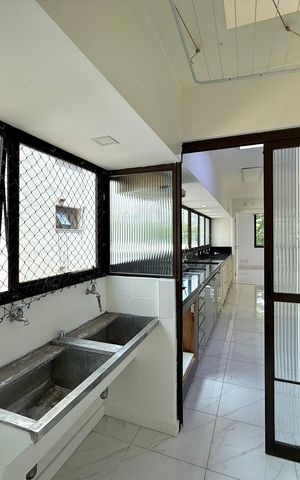 Apartamento à venda com 183m², 3 quartos e 3 vagas Apartamento à venda com 183m², 3 quartos e 3 vagasÁrea de Serviço