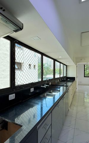 Apartamento à venda com 183m², 3 quartos e 3 vagas Apartamento à venda com 183m², 3 quartos e 3 vagasCozinha