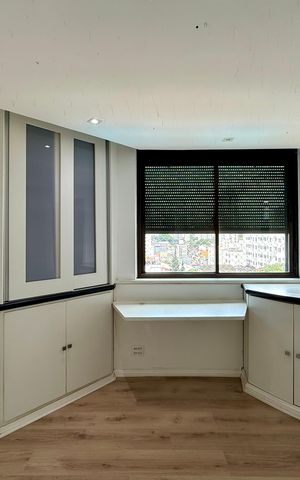Apartamento à venda com 183m², 3 quartos e 3 vagas Apartamento à venda com 183m², 3 quartos e 3 vagasSuíte 3