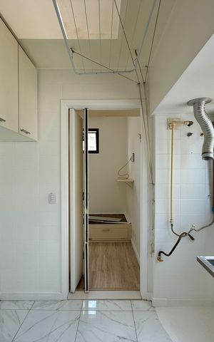 Apartamento à venda com 183m², 3 quartos e 3 vagas Apartamento à venda com 183m², 3 quartos e 3 vagasÁrea de Serviço