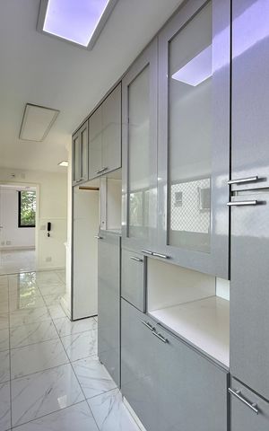 Apartamento à venda com 183m², 3 quartos e 3 vagas Apartamento à venda com 183m², 3 quartos e 3 vagasCozinha