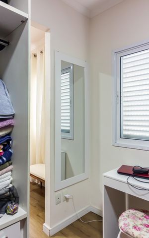 Casa de condomínio à venda com 144m², 3 quartos e 3 vagas Casa de condomínio à venda com 144m², 3 quartos e 3 vagasCloset