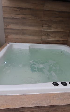 Casa à venda com 195m², 2 quartos e 5 vagasÁrea Social - Jacuzzi