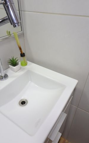 Casa à venda com 195m², 2 quartos e 5 vagasBanheiro Social - Pia
