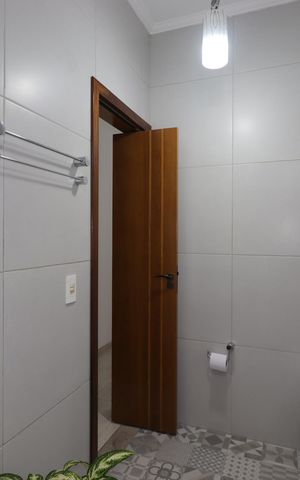 Casa à venda com 195m², 2 quartos e 5 vagasBanheiro da Suíte