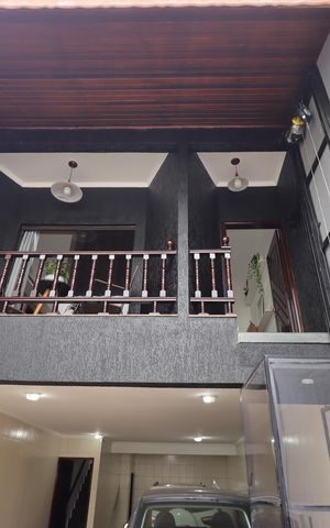 Casa à venda com 195m², 2 quartos e 5 vagasFachada interna