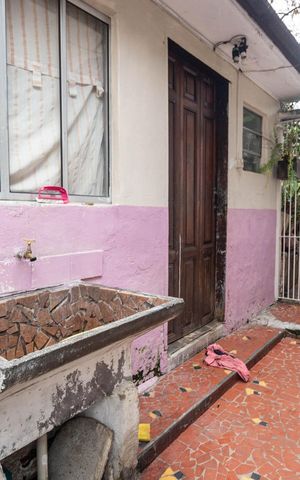 Casa à venda com 600m², 2 quartos e 2 vagas Casa à venda com 600m², 2 quartos e 2 vagasÁrea de serviço