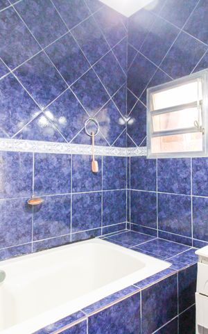 Casa à venda com 306m², 2 quartos e 1 vaga Casa à venda com 306m², 2 quartos e 1 vagaBanheiro