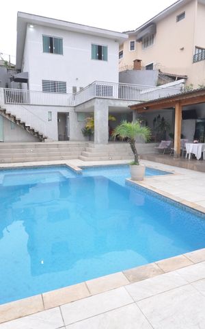 Casa à venda com 420m², 3 quartos e 3 vagasPiscina e churrasqueira