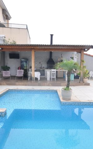 Casa à venda com 420m², 3 quartos e 3 vagasPiscina