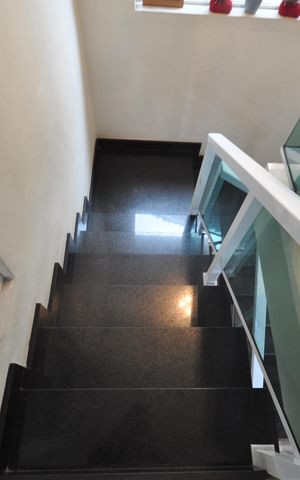 Casa à venda com 420m², 3 quartos e 3 vagasEscada