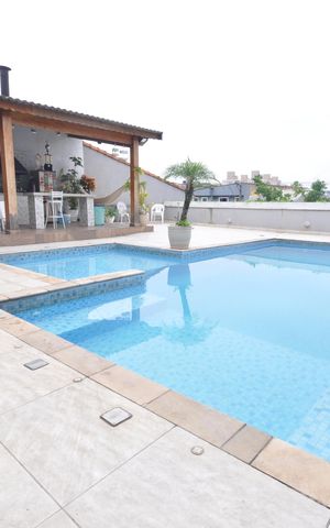 Casa à venda com 420m², 3 quartos e 3 vagasPiscina