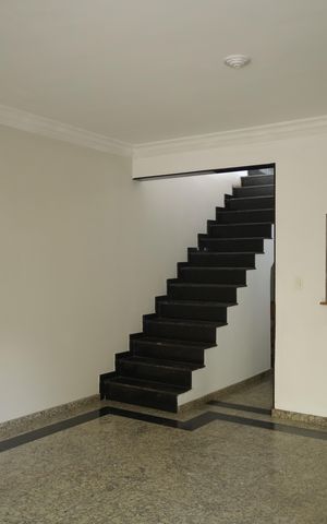 Casa à venda com 750m², 3 quartos e 8 vagasSala