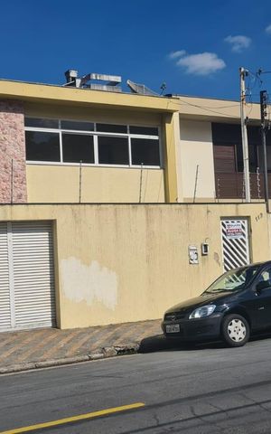 Casa para alugar com 400m², 5 quartos e 5 vagas Casa para alugar com 400m², 5 quartos e 5 vagasFachada