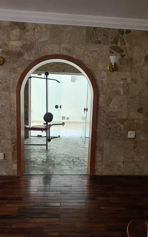 Casa para alugar com 400m², 5 quartos e 5 vagas Casa para alugar com 400m², 5 quartos e 5 vagasSala de estar