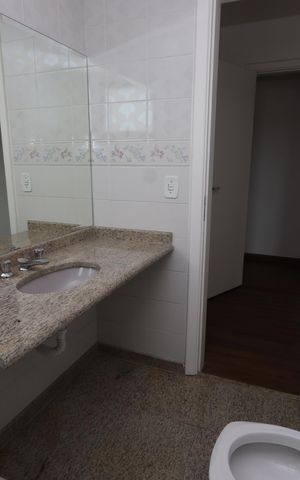 Apartamento para alugar com 440m², 5 quartos e 5 vagasBanheiro da Suíte 2