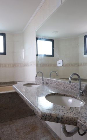 Apartamento para alugar com 440m², 5 quartos e 5 vagasBanheiro da Suíte Master