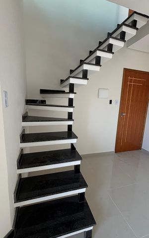 Apartamento à venda com 90m², 3 quartos e 1 vaga Apartamento à venda com 90m², 3 quartos e 1 vagaEscada