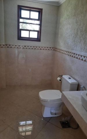 Casa à venda com 1400m², 4 quartos e 4 vagas Casa à venda com 1400m², 4 quartos e 4 vagasBanheiro