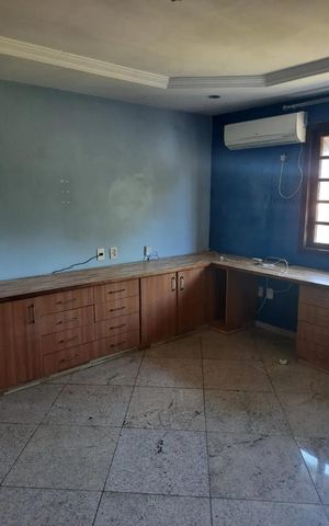 Casa à venda com 1400m², 4 quartos e 4 vagas Casa à venda com 1400m², 4 quartos e 4 vagasQuarto