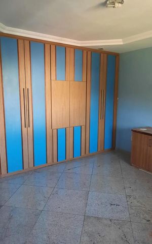 Casa à venda com 1400m², 4 quartos e 4 vagas Casa à venda com 1400m², 4 quartos e 4 vagasQuarto