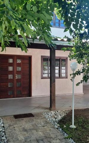 Casa à venda com 1400m², 4 quartos e 4 vagas Casa à venda com 1400m², 4 quartos e 4 vagasÁrea externa