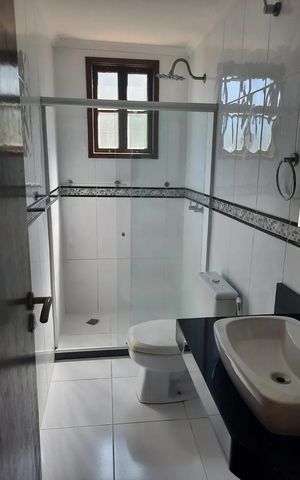 Casa à venda com 1400m², 4 quartos e 4 vagas Casa à venda com 1400m², 4 quartos e 4 vagasBanheiro