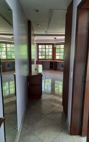 Casa à venda com 1400m², 4 quartos e 4 vagas Casa à venda com 1400m², 4 quartos e 4 vagasQuarto