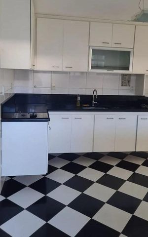 Casa à venda com 1400m², 4 quartos e 4 vagas Casa à venda com 1400m², 4 quartos e 4 vagasCozinha