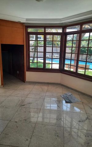 Casa à venda com 1400m², 4 quartos e 4 vagas Casa à venda com 1400m², 4 quartos e 4 vagasSala