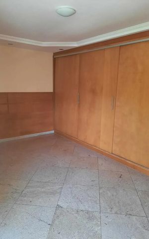 Casa à venda com 1400m², 4 quartos e 4 vagas Casa à venda com 1400m², 4 quartos e 4 vagasQuarto